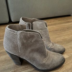 Size 10 Carlos Santana Heeled Booties